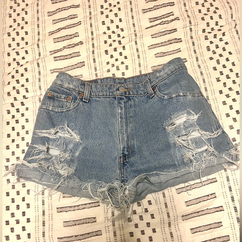 Authentic Red Tag 550 Levi Distressed Shorts Authentic Red Tag 550 Levi Distressed Shorts
